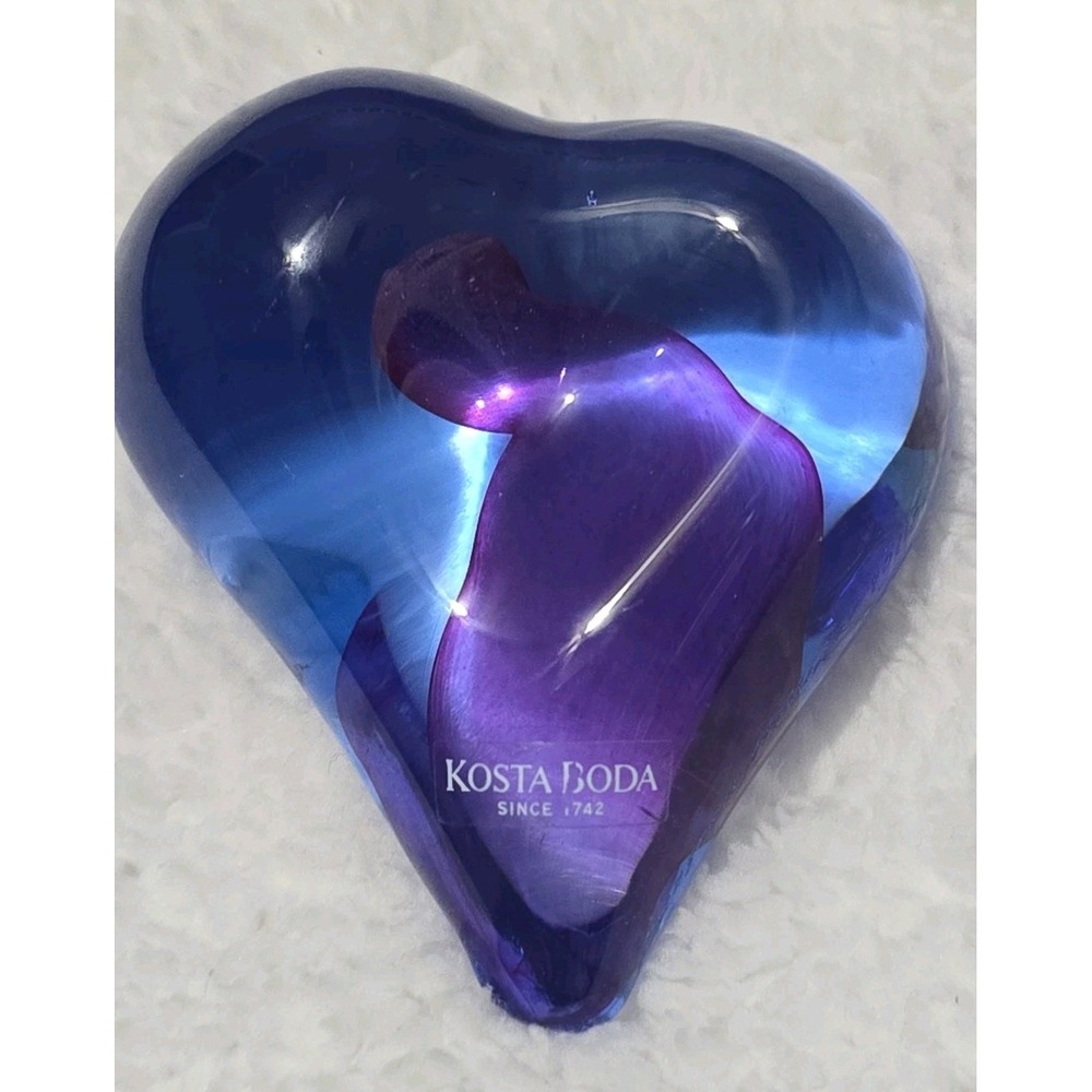 Beautiful KOSTA BODA Purple Heart Paperweight HEARTBEAT by Bertil Vallien